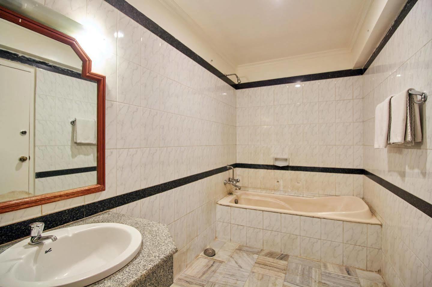 Hotel Chalukya Bangalore Exteriör bild
